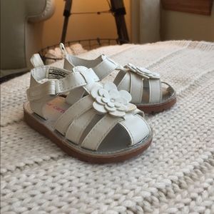 👧🏻Carters sandals